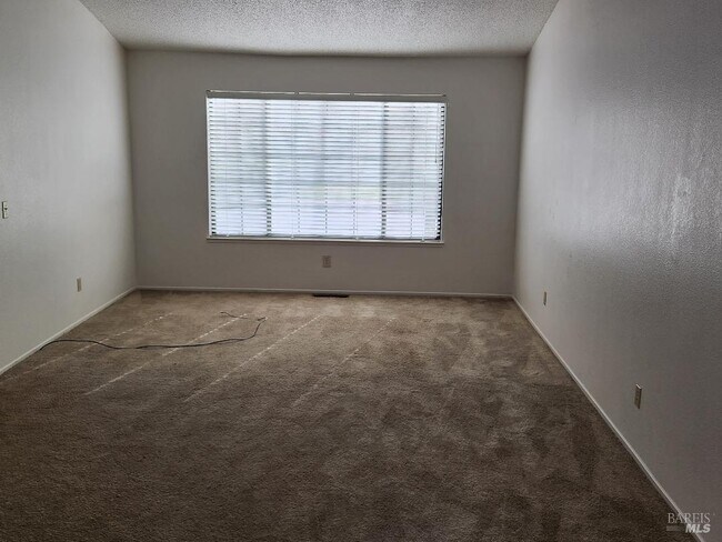 Foto del edificio - 527 Mallory Ave