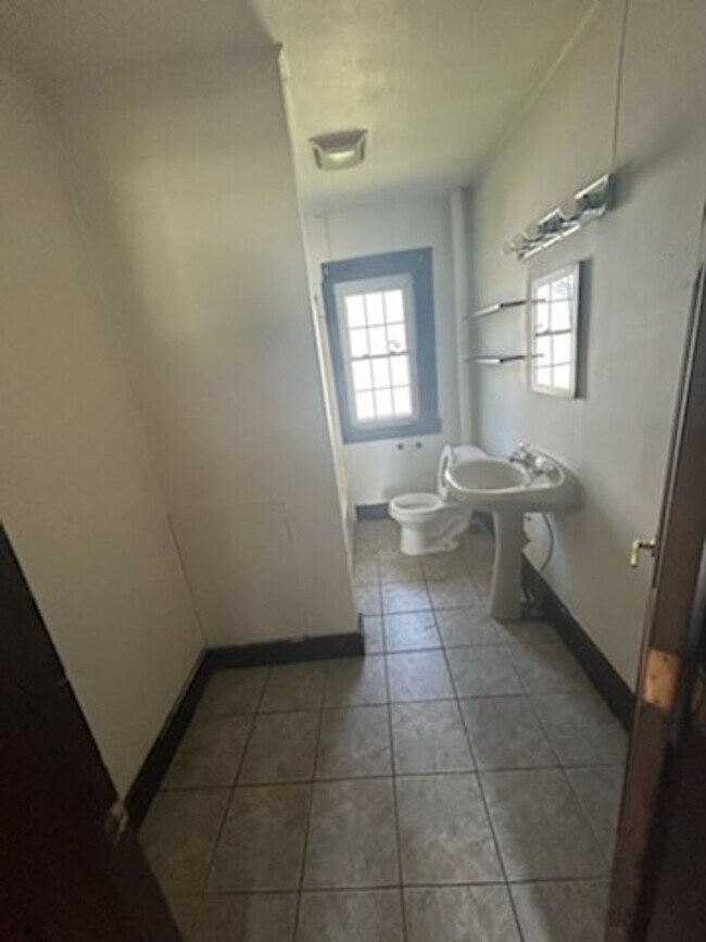 Foto del edificio - 2 bedroom and 1 bath