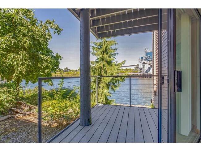 Photo - Modern Waterfront Living at The McCormick Pier! Call TODAY to schedule a tour! 503-664-4101 Apartment