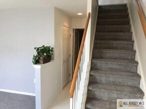 Building Photo - 43 Giera Ct