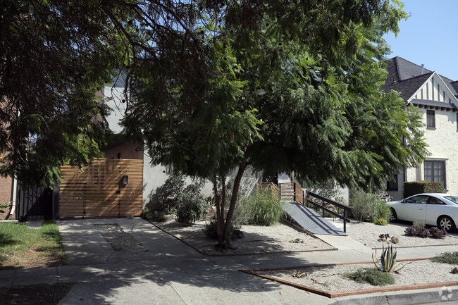 Building Photo - 410 N Hayworth Ave
