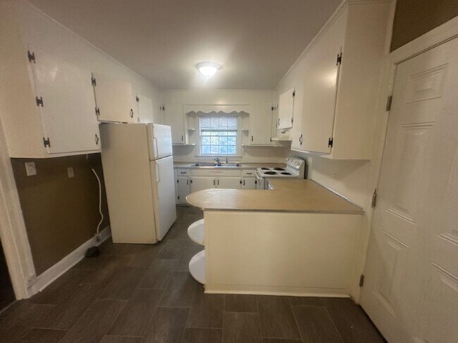 Foto del edificio - 705 Parrott Ave