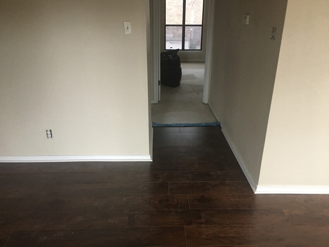 Foto principal - 7043 Holly Hill Dr