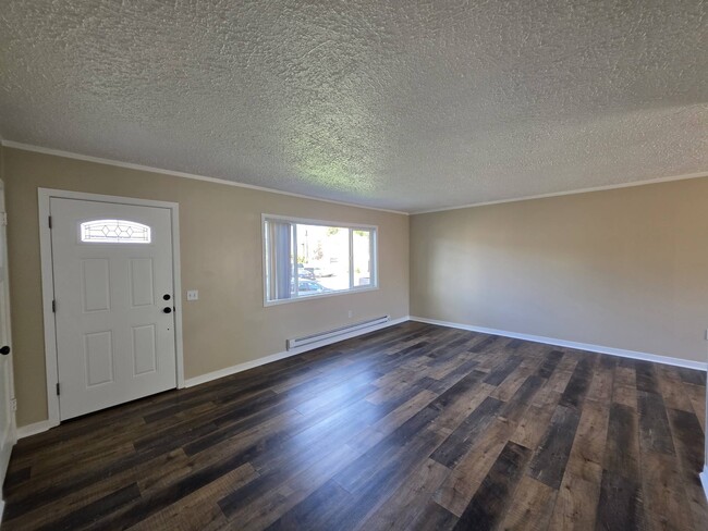 Building Photo - 208 Jadwin Ave