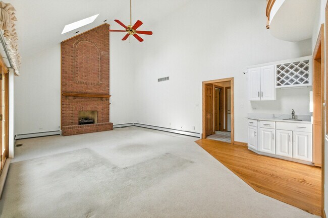 Foto del edificio - 15141 Arbor Dr