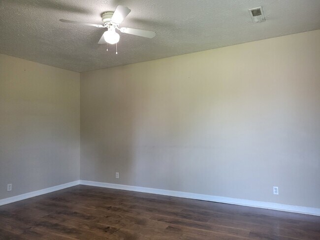 Foto del edificio - 2 Bedroom, 1 Bath Unit in Robertson County!