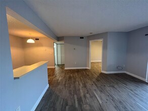 Building Photo - 400 Palm Cir W