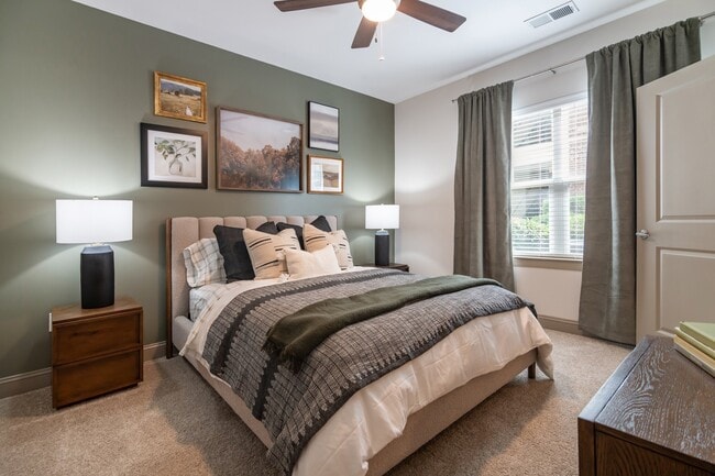 Building Photo - Hawthorne at the Summit