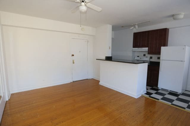 Building Photo - 941 W Carmen Ave