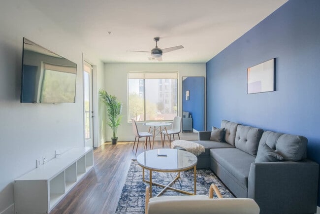 Building Photo - 701 W Rio Salado Pkwy