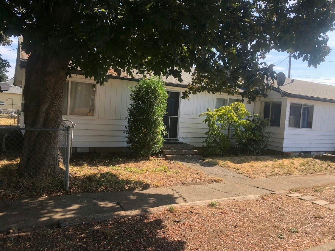Primary Photo - 2731 E St