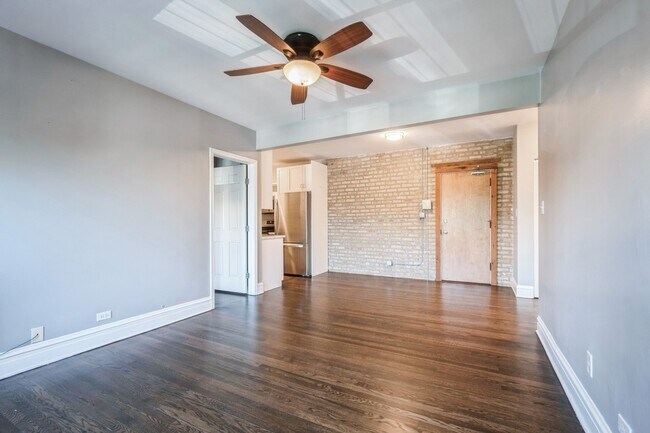 Foto del edificio - 142 Clyde Ave