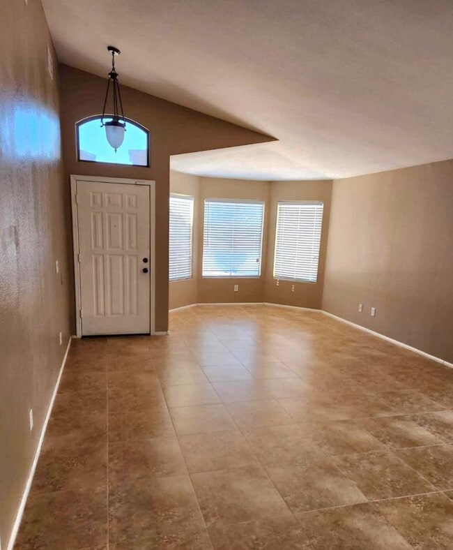 Building Photo - 607 N 167th Dr