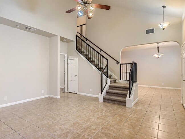 Building Photo - 1310 W Parmer Ln