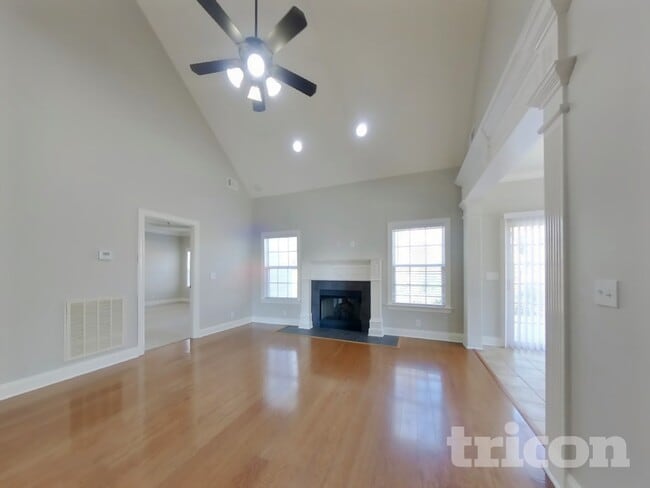 Building Photo - 1527 Dewsbury Dr