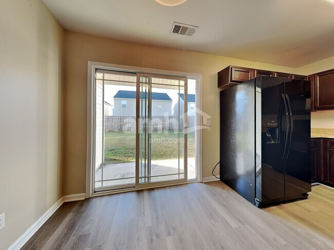 Building Photo - 117 Roseberry Cir