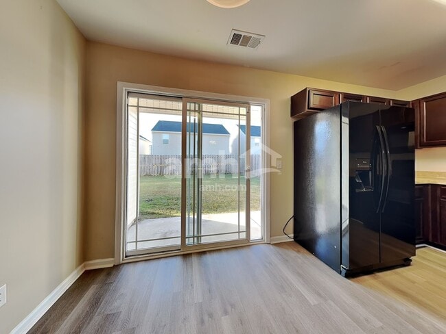 Foto del edificio - 117 Roseberry Cir