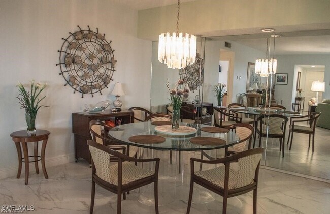 Foto del edificio - 5817 Glencove Dr