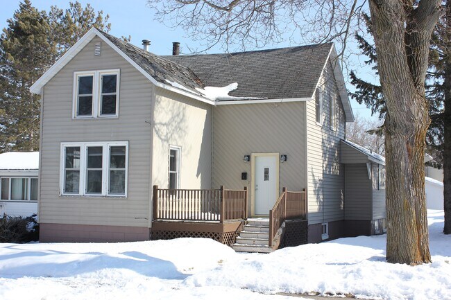 Building Photo - 417 S 11th St