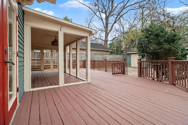 Building Photo - 409 Oakdale Rd NE