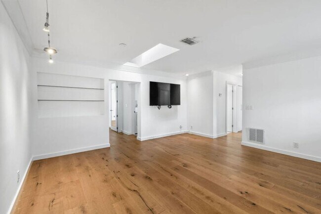 Building Photo - 1308 Arapaho St