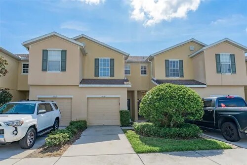 Foto principal - Beautiful 2 Bedroom 2.5 Bath Townhome loca...