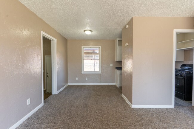 Foto del edificio - Welcome to your new 4-bedroom, 1.5-bathroo...