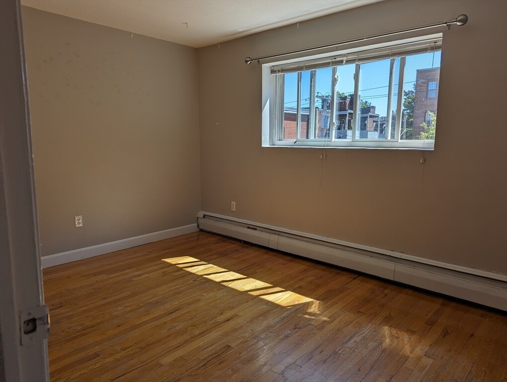 Building Photo - 245 Kelton St