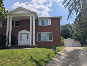Building Photo - 8983 Highland Dr