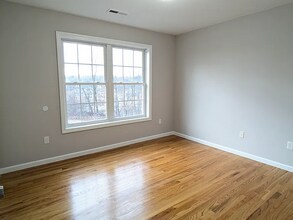 Building Photo - 151 Mohican Ave