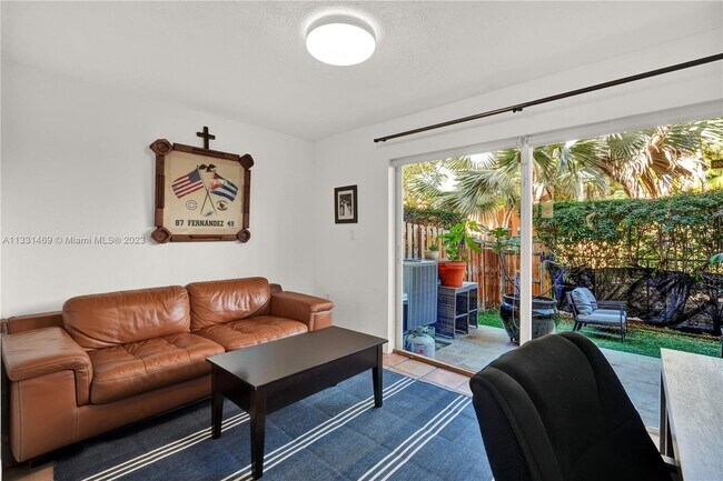 Foto del edificio - 240 SW 15th Rd