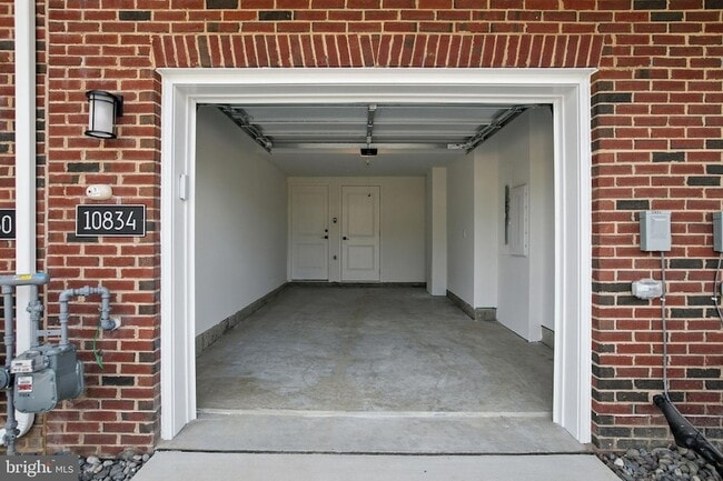 Building Photo - 10834 Cedar Ave