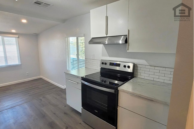 Photo - 1445 E Taylor St Apartment