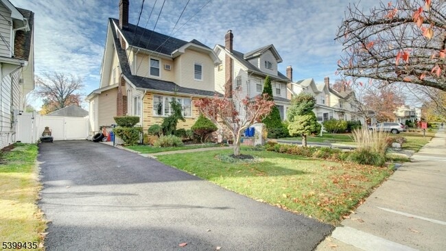 Foto del edificio - 836 Livingston Rd