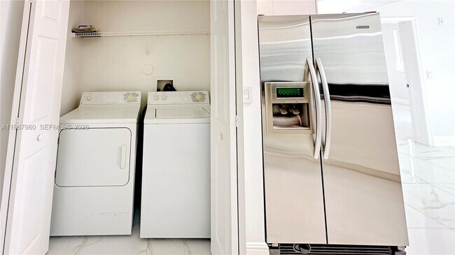 Foto del edificio - 3255 NE 184th St