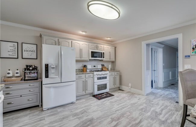 Building Photo - 22036 Riverbend Dr W