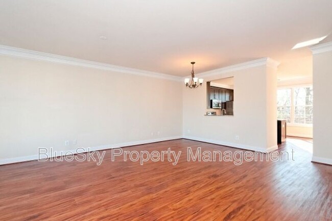 Foto del edificio - 1570 Wickham Pond Dr