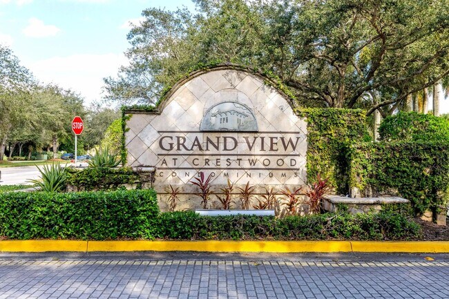 Foto del edificio - 1100 Crestwood Ct S