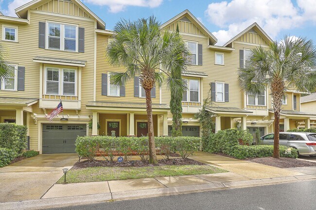Foto del edificio - 3 Story Mount Pleasant Townhome!