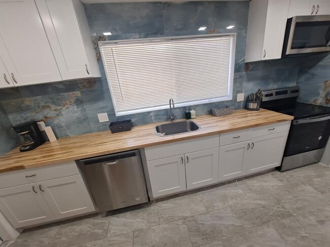 Building Photo - 2242 Polk St