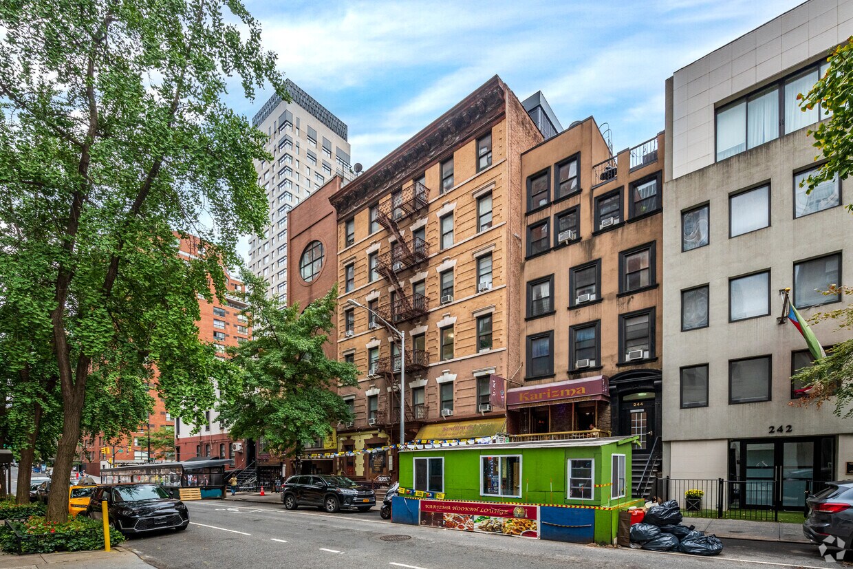 Foto principal - 246 E 51st St