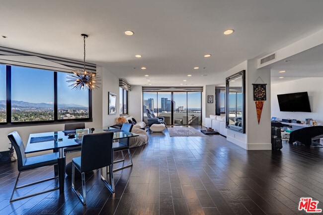 Building Photo - 10560 Wilshire Blvd