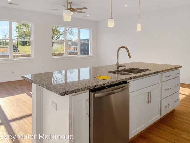 Foto del edificio - 3 br, 2.5 bath House - 114 W 12th St Unit B