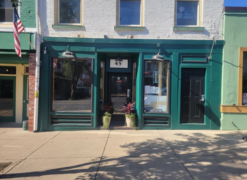 Foto principal - 45 W Main St