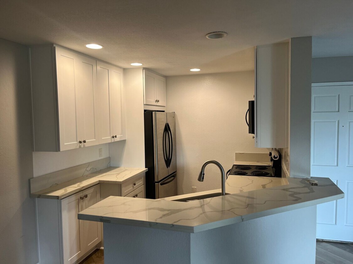 Primary Photo - Updated 2 bedroom condo in Fashion Valley