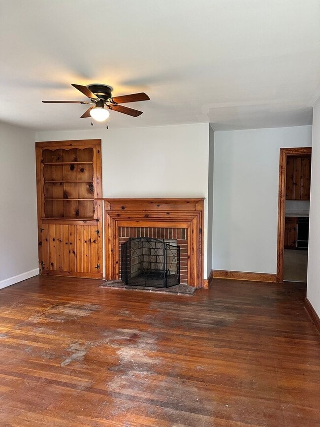 Building Photo - 144 N Fairview Cir