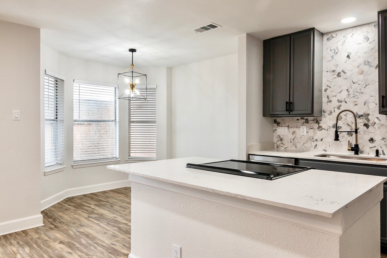 Primary Photo - Tramor at Creek Village