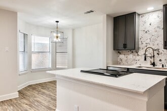 Building Photo - Tramor at Creek Village