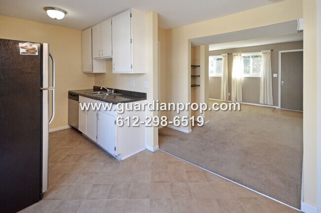 Foto del edificio - Oakdale Townhouse Available Now, Open Floo...