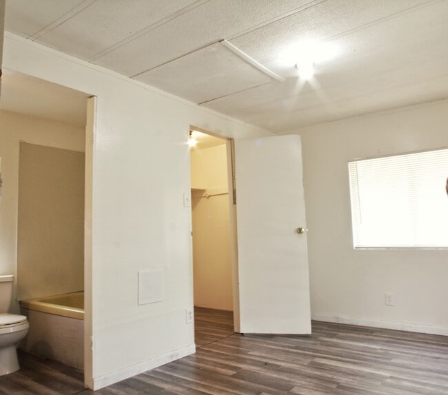 Building Photo - 715 Louisiana St